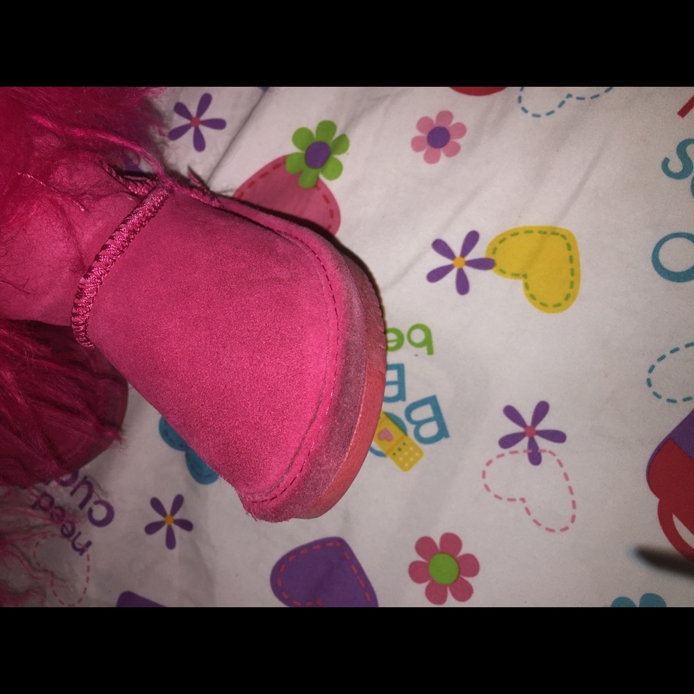 Size 7 needs cleaning very cute ugg hot pink
